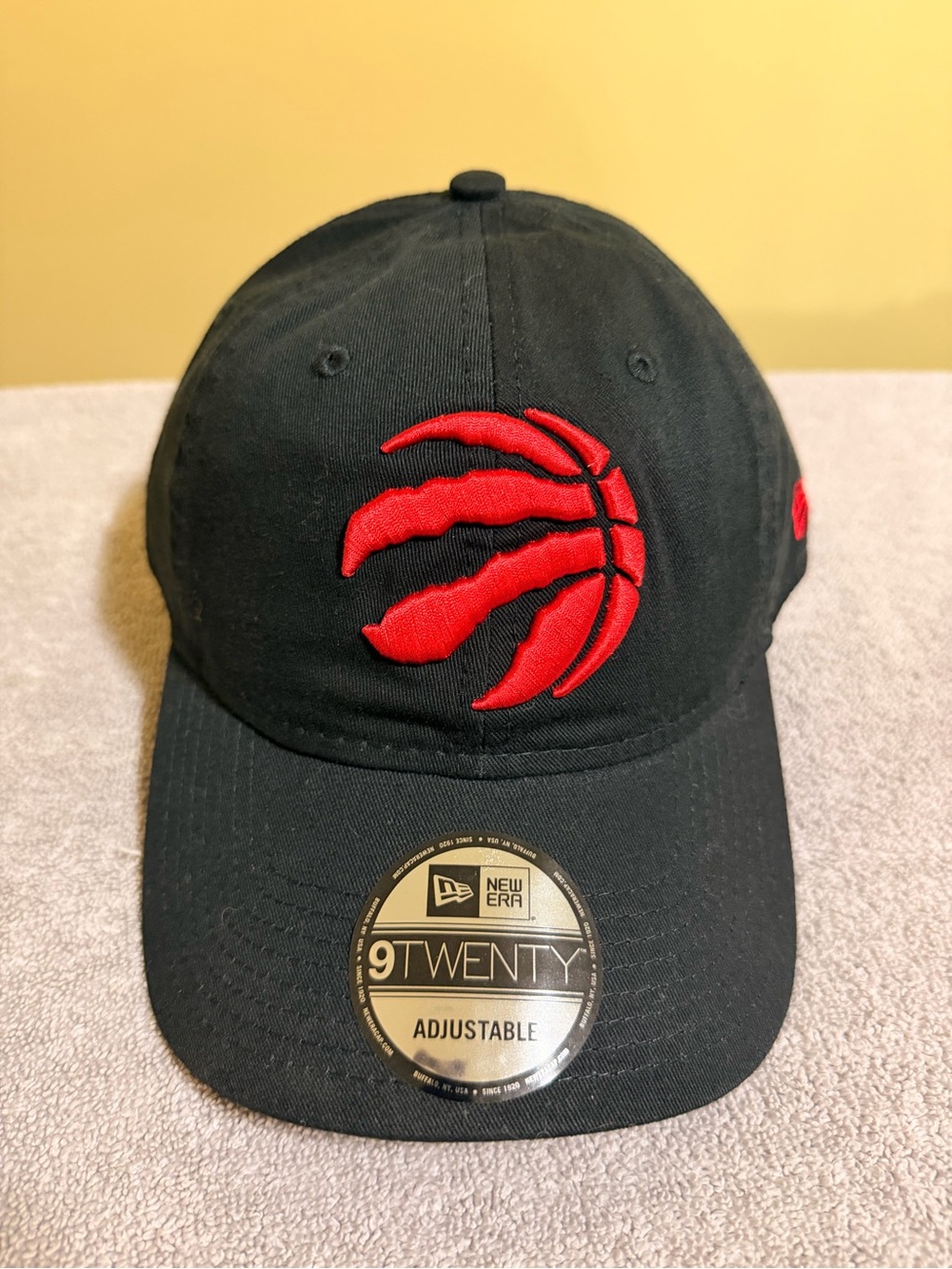 New Era Toronto Raptors 9TWENTY Black Red Adjustable Baseball Cap NWT